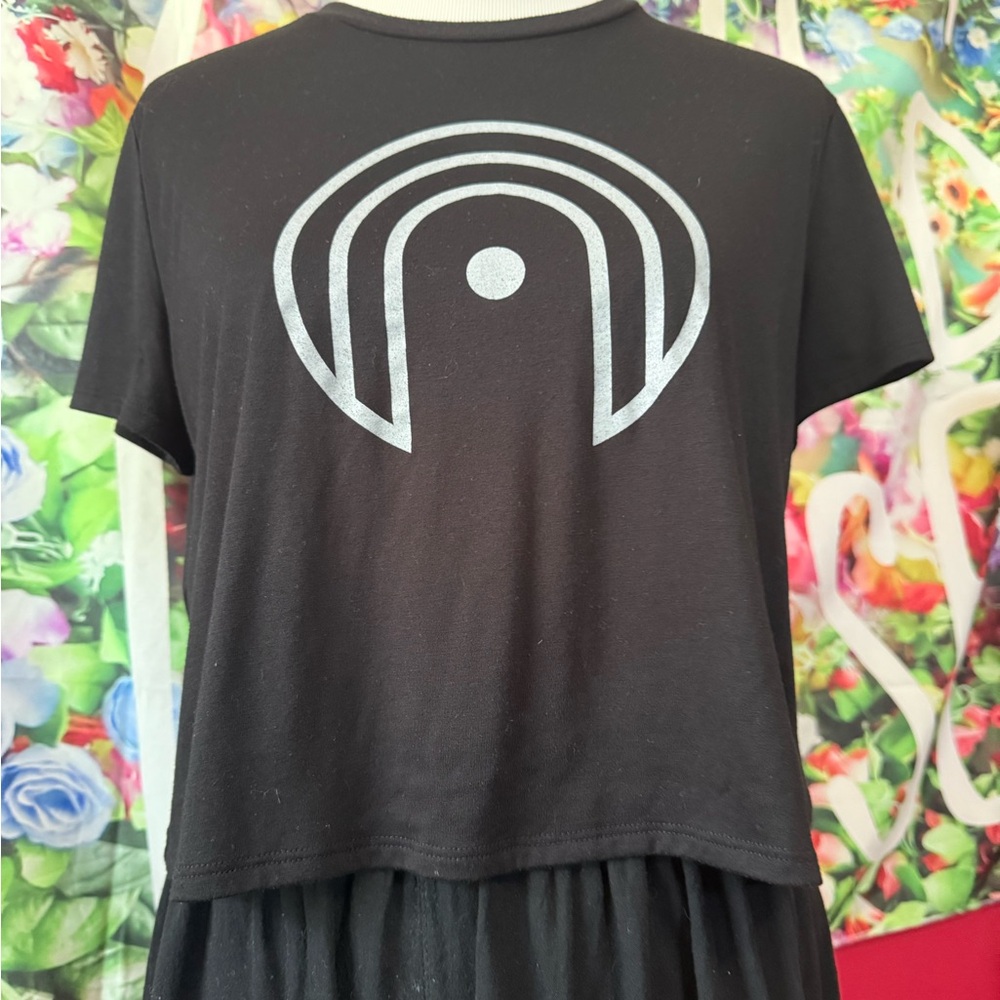 Sanctuary Yoga Studio cropped graphic tee, size Large